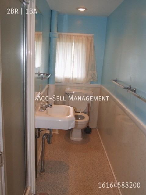 437 Barnett St Ne #2 - Photo 3 of 10