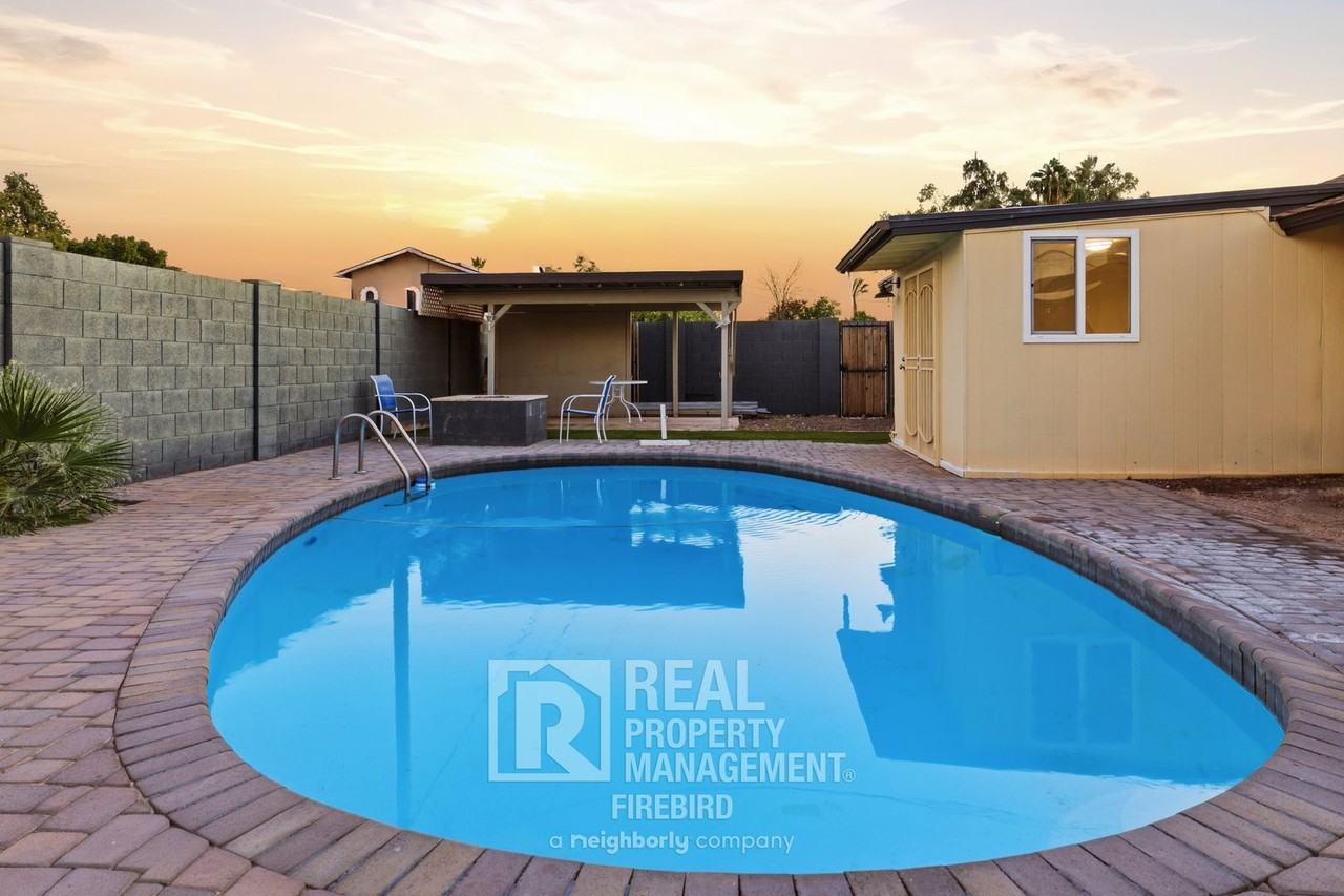 1901 N 48th Pl - Photo 2 of 28