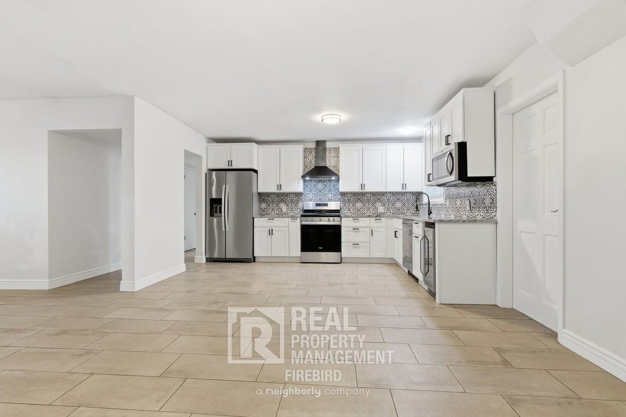 1901 N 48th Pl - Photo 4 of 28