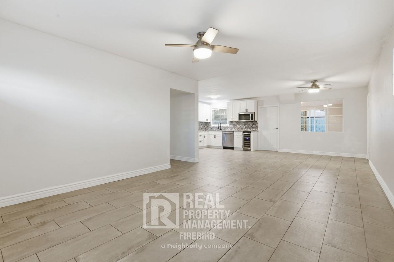 1901 N 48th Pl - Photo 5 of 28