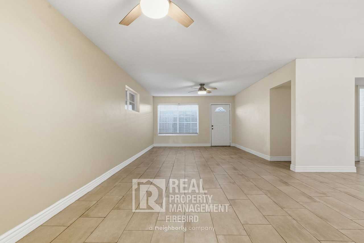 1901 N 48th Pl - Photo 7 of 28