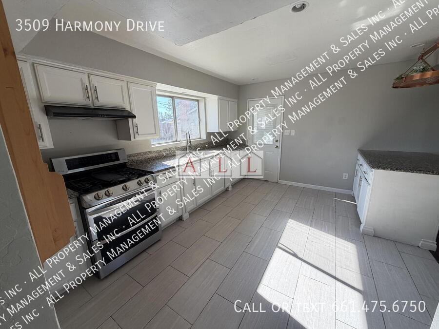 3509 Harmony Dr - Photo 5 of 19