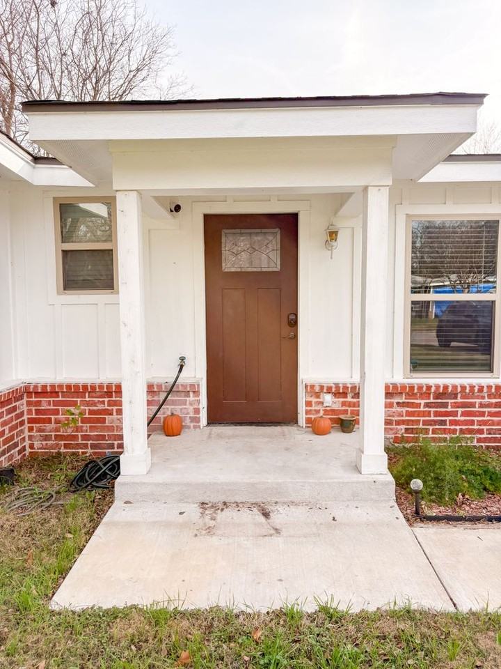 110 Brewster St - Photo 2 of 2