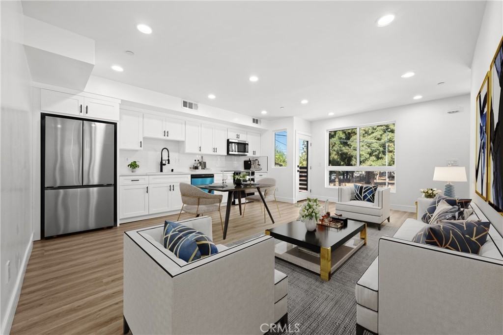 6704 1/2 Kester Ave #6704 - Photo 4 of 31