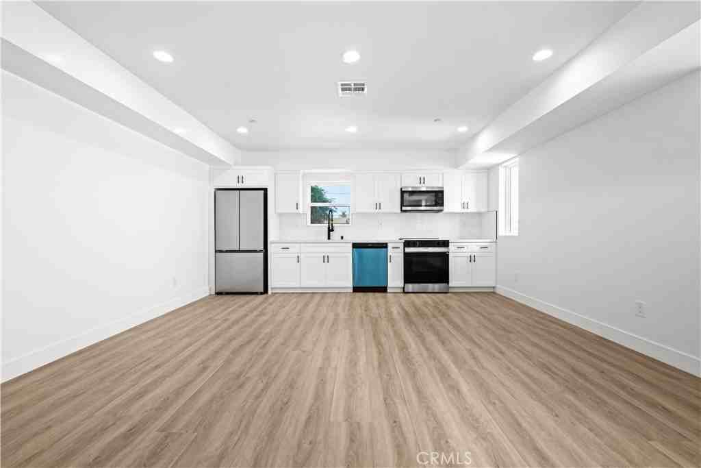 6704 1/2 Kester Ave #6704 - Photo 5 of 31