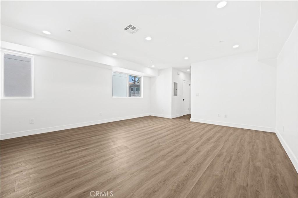 6704 1/2 Kester Ave #6704 - Photo 7 of 31