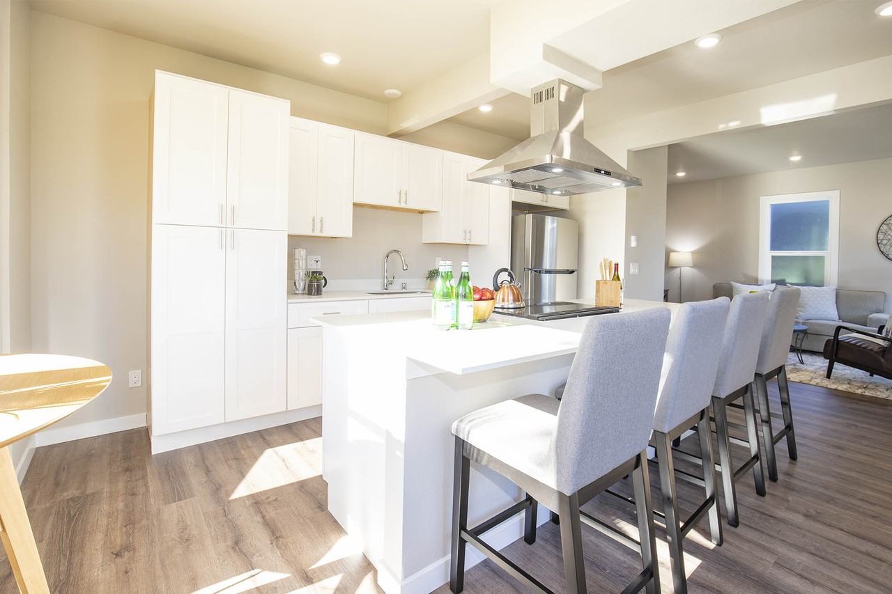 705 4th Ave Sw #1 - Photo 3 of 18