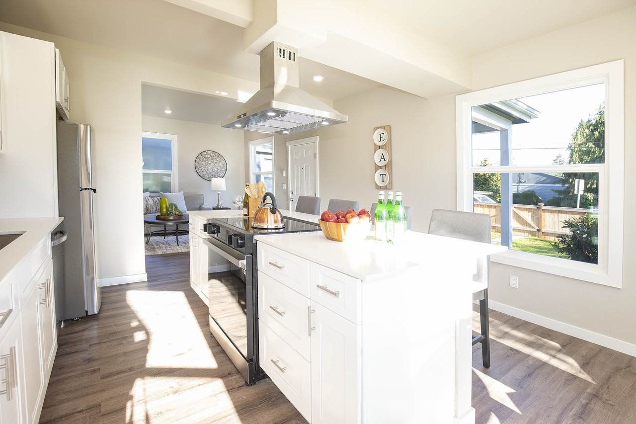 705 4th Ave Sw #1 - Photo 4 of 18