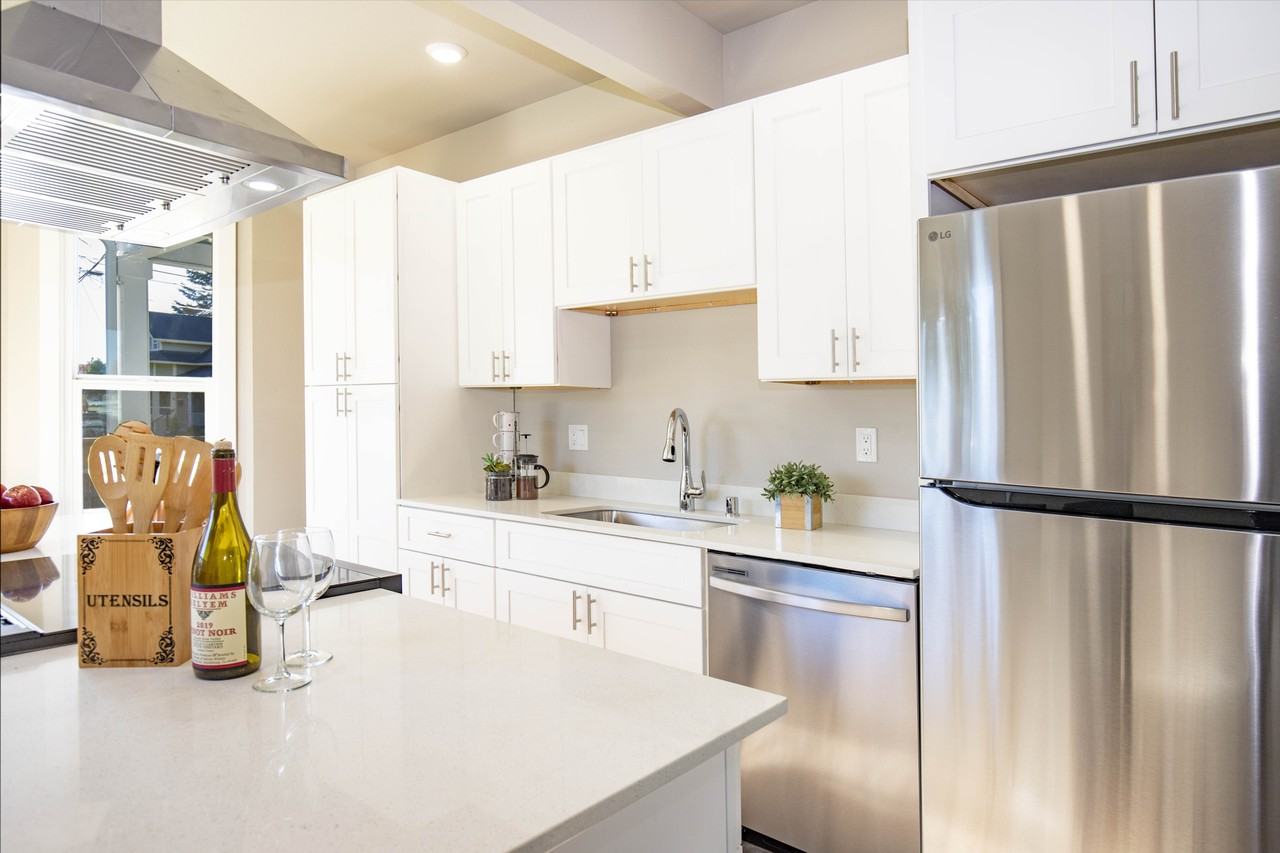 705 4th Ave Sw #1 - Photo 5 of 18