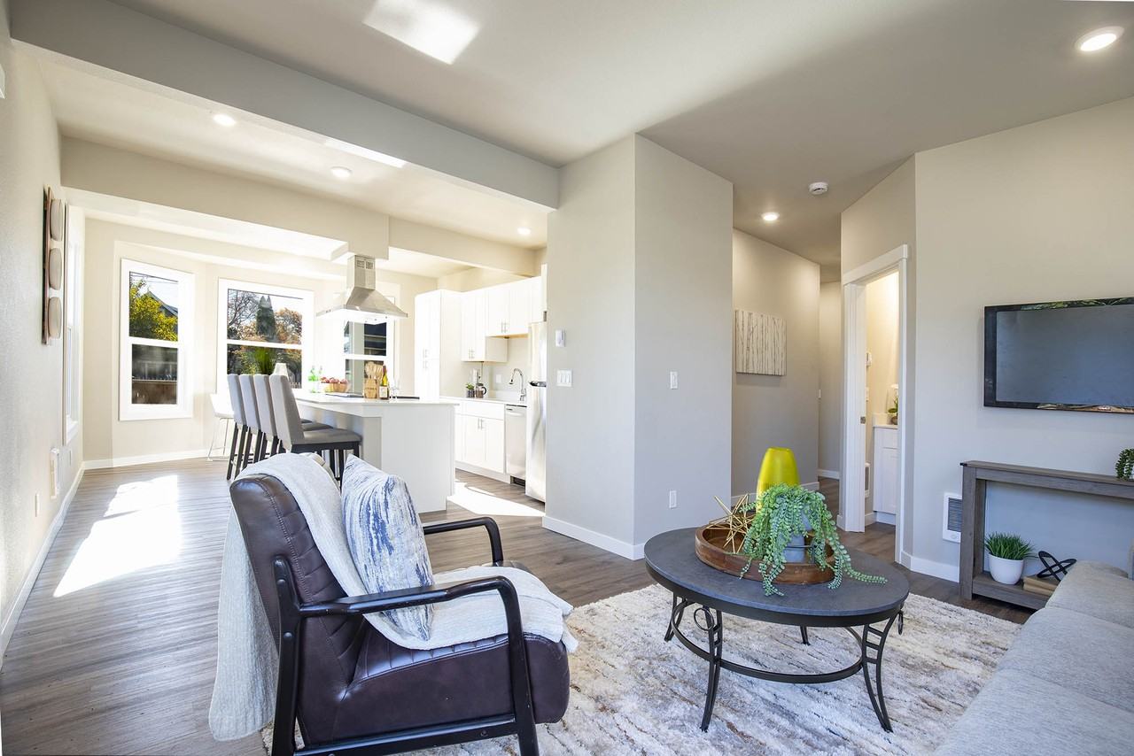 705 4th Ave Sw #1 - Photo 7 of 18