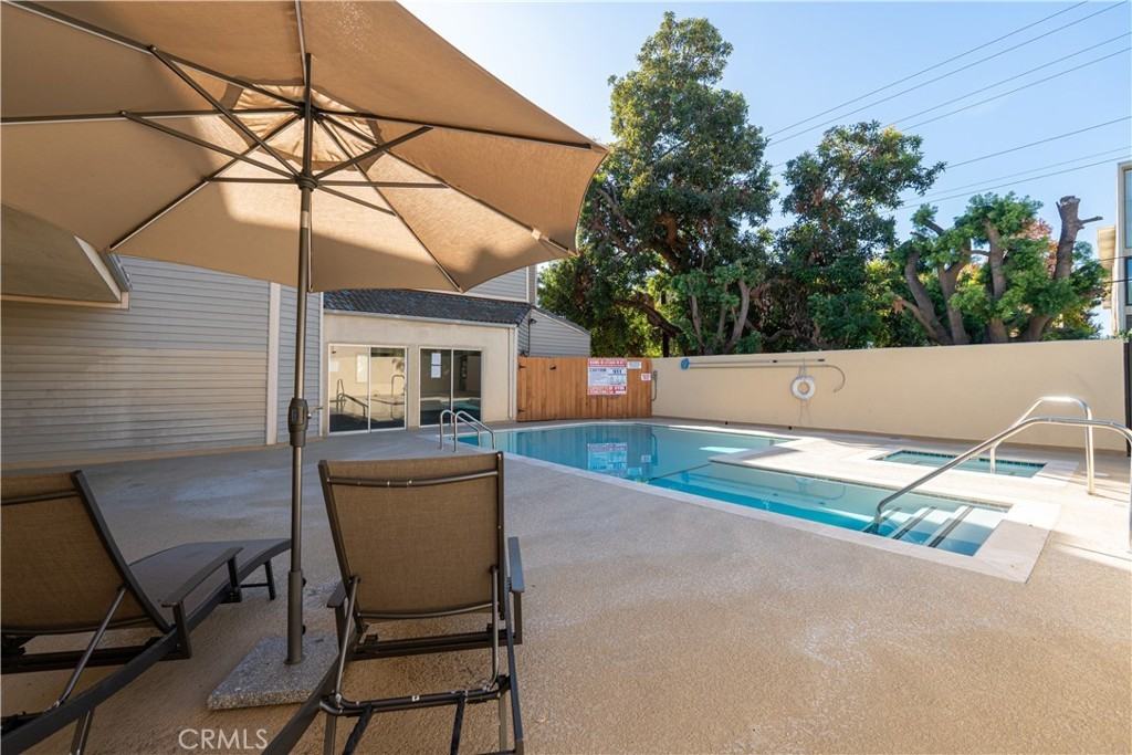 1236 N Columbus Ave #1236 - Photo 2 of 26