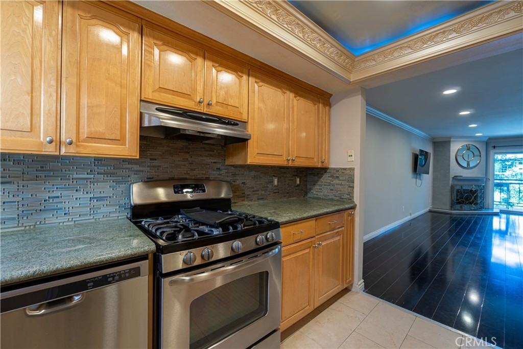 1236 N Columbus Ave #1236 - Photo 7 of 26