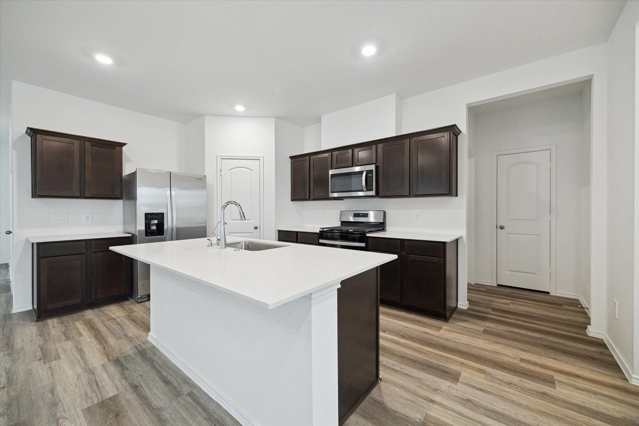 1011 Concord Pointe Ln - Photo 4 of 10