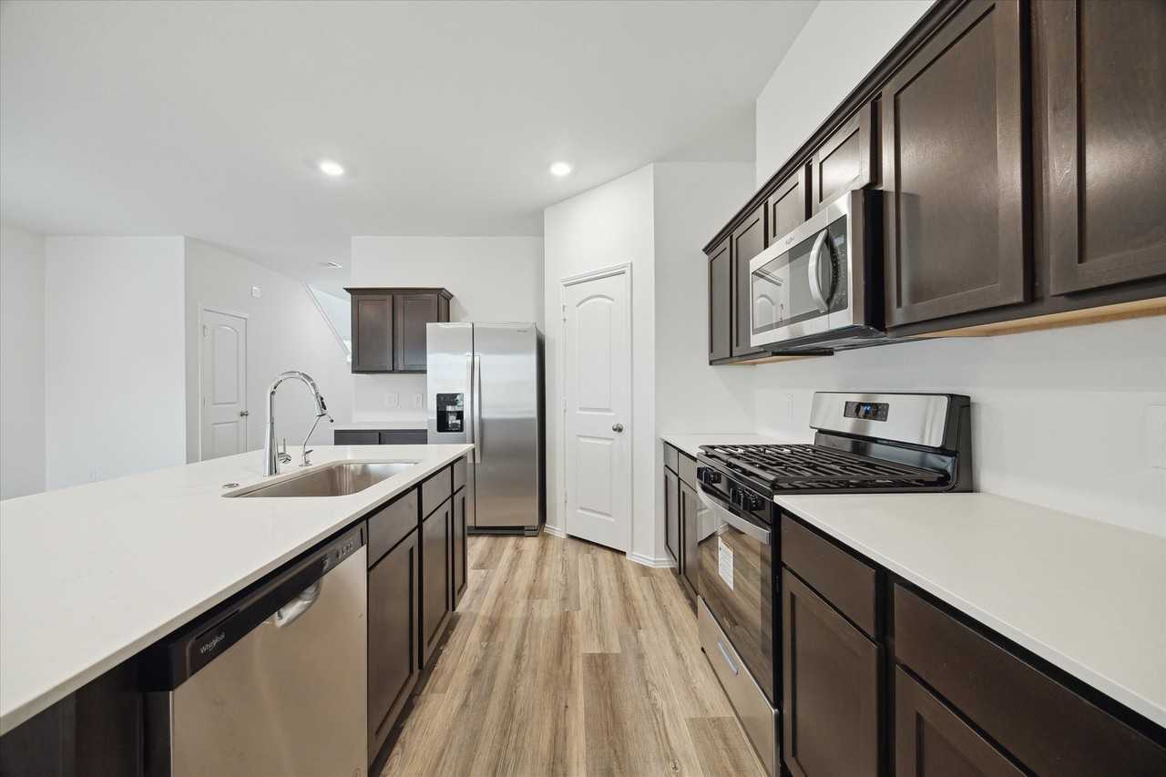 1011 Concord Pointe Ln - Photo 5 of 10