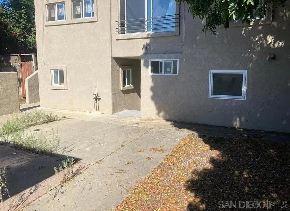 528 N Citrus Ave #528 - Photo 3 of 8