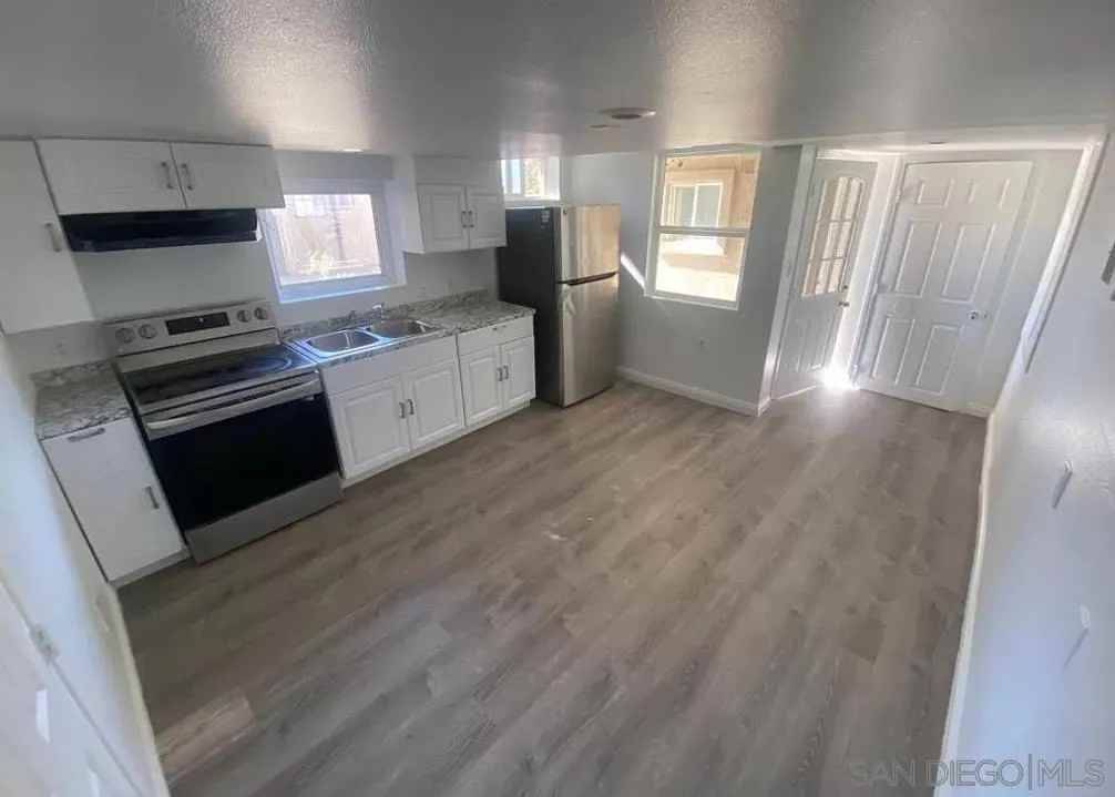 528 N Citrus Ave #528 - Photo 4 of 8