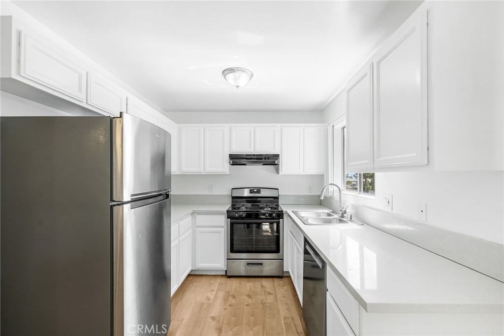 11151 Arminta St #11151201A - Photo 3 of 14