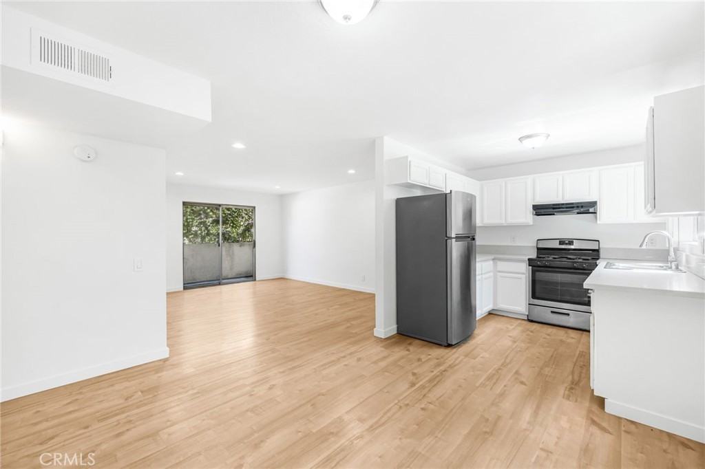 11151 Arminta St #11151201A - Photo 4 of 14