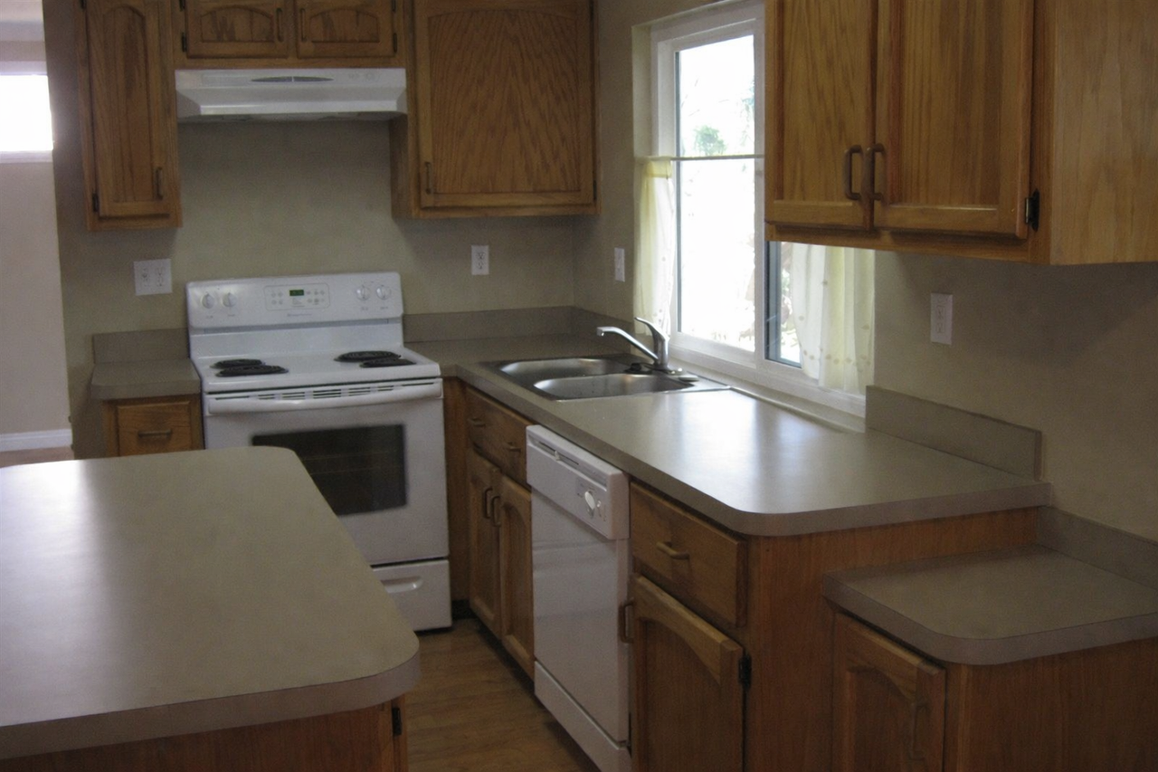 220 Sandstone St #1 - Photo 4 of 7