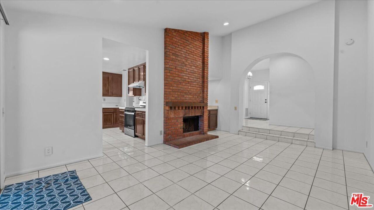 409 Beverly Dr #409 - Photo 3 of 39