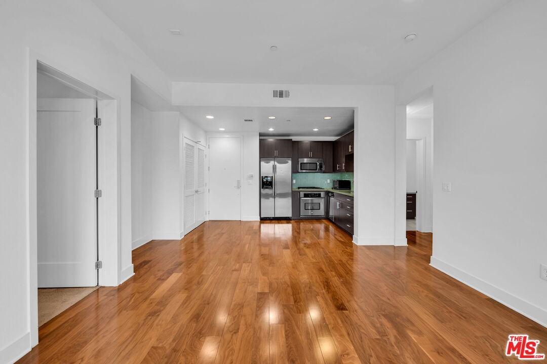 4211 Redwood Ave #4211-304 - Photo 5 of 29