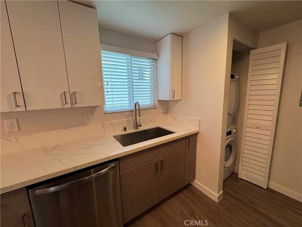 1102 Barbara St #1102B - Photo 4 of 22