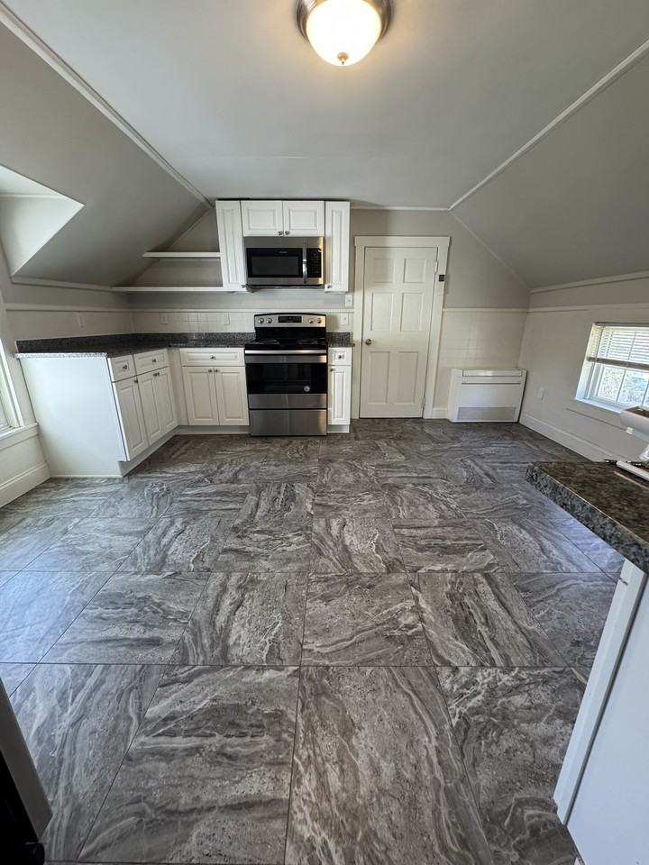 39 Middle St #2 - Photo 2 of 12