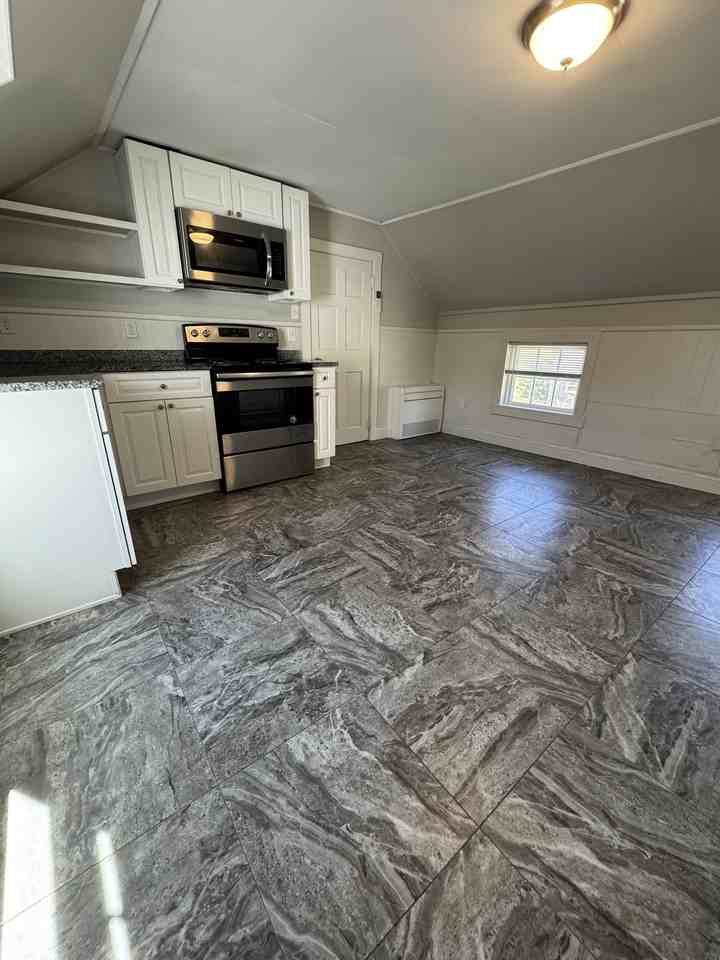 39 Middle St #2 - Photo 3 of 12