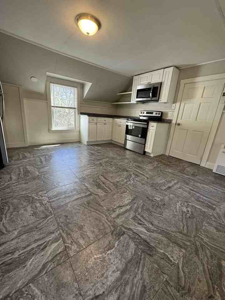 39 Middle St #2 - Photo 4 of 12