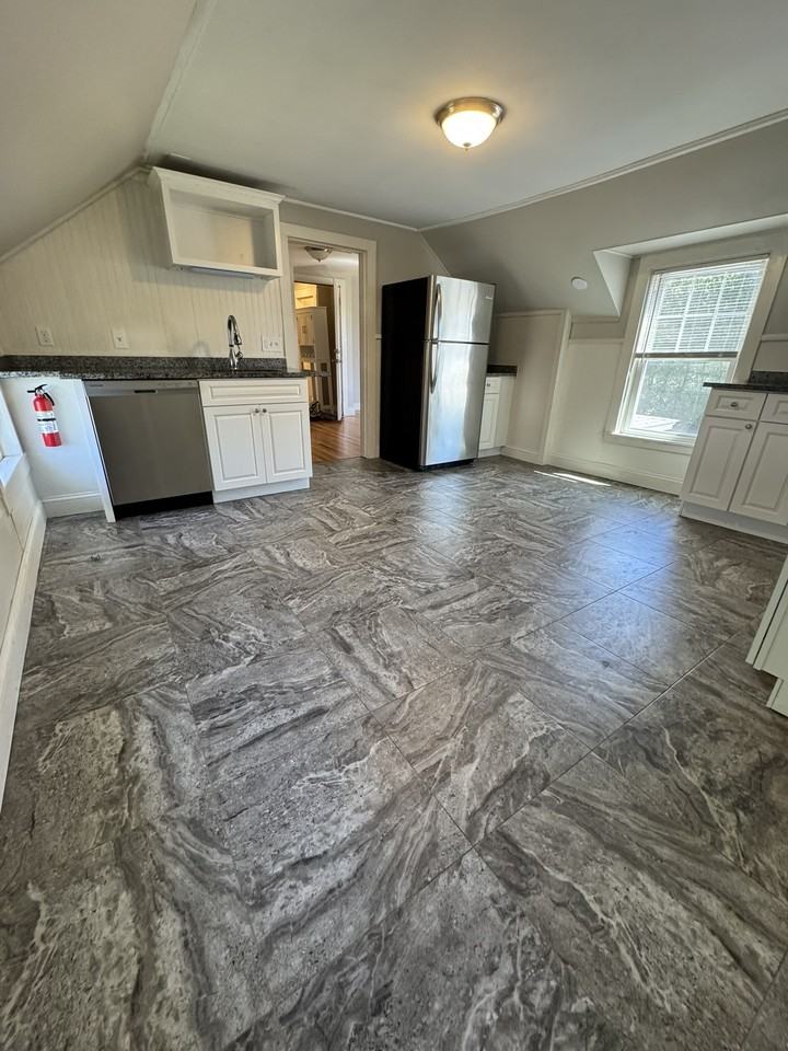 39 Middle St #2 - Photo 5 of 12