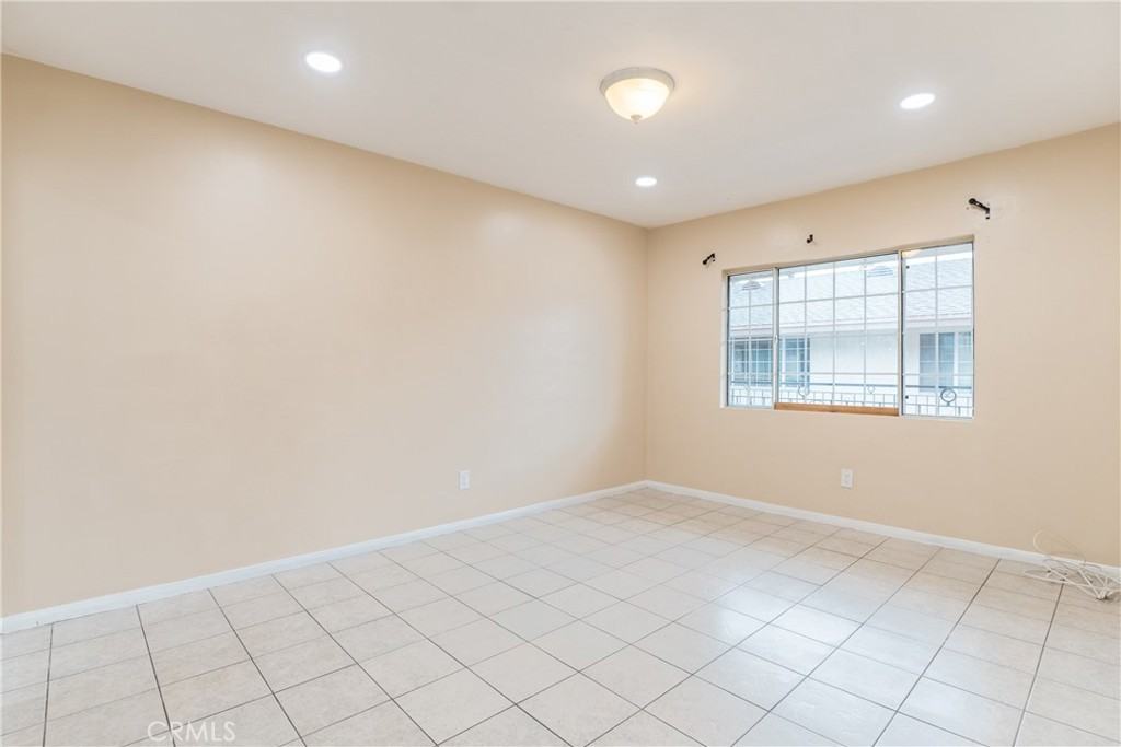 921 Carob Way #921 - Photo 4 of 14