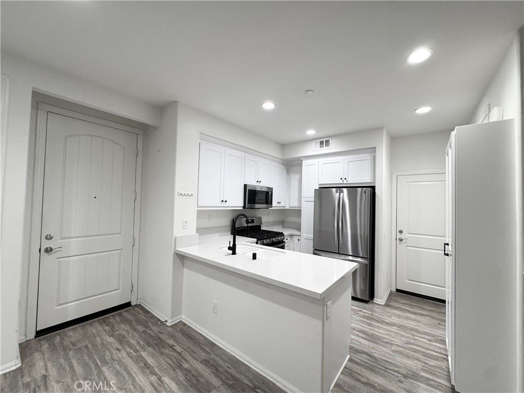 401 Castiano St #401 - Photo 6 of 30