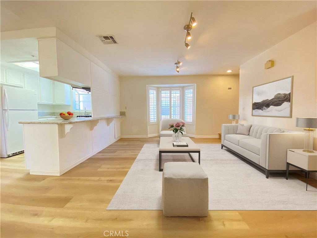 329 Genoa St #329C - Photo 2 of 4