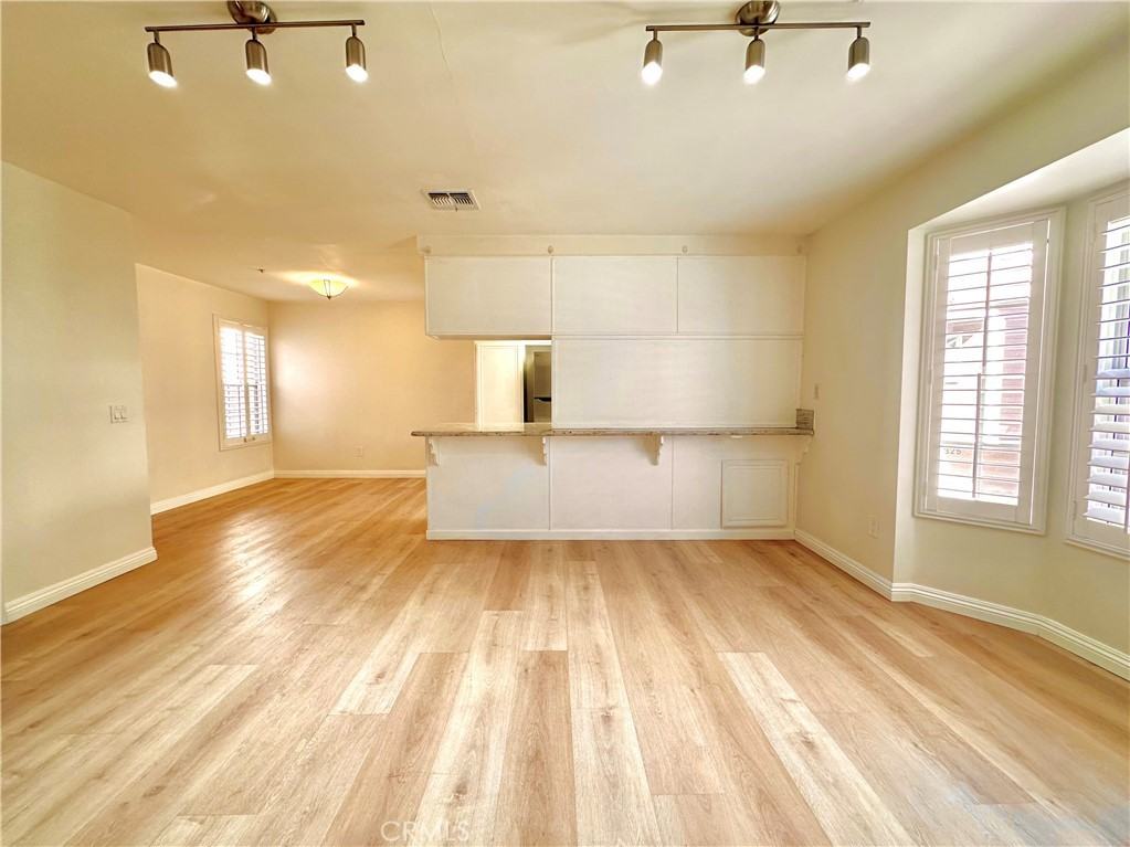 329 Genoa St #329C - Photo 3 of 4