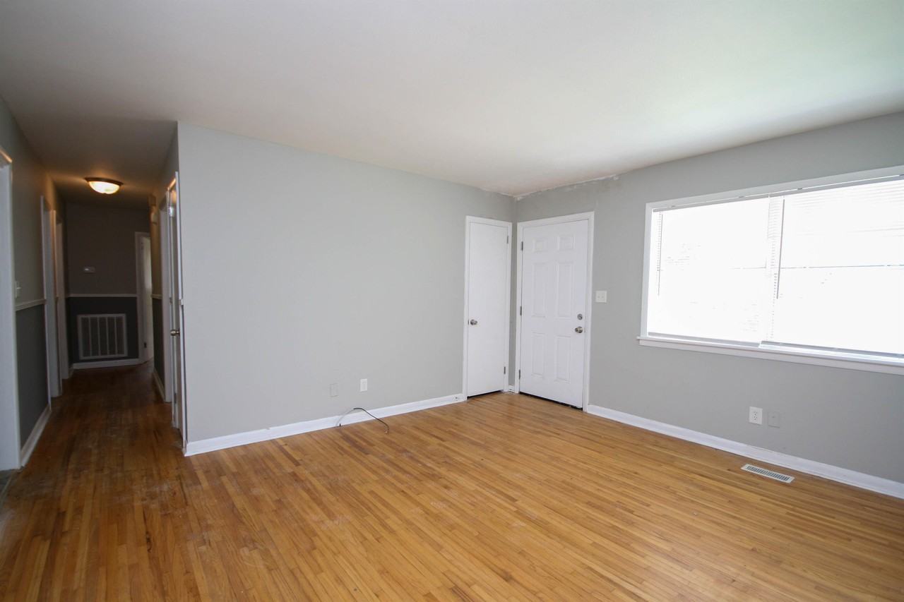 Roseridge Dr #1 - Photo 5 of 19