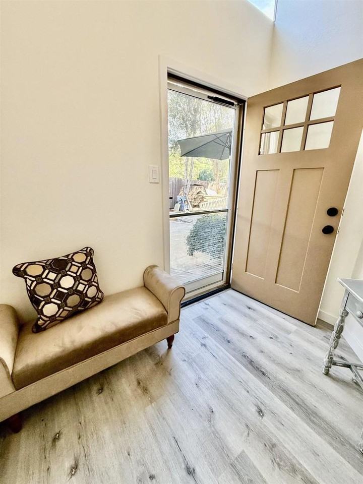 2538 1/2 Foothill Dr #2538B - Photo 5 of 16