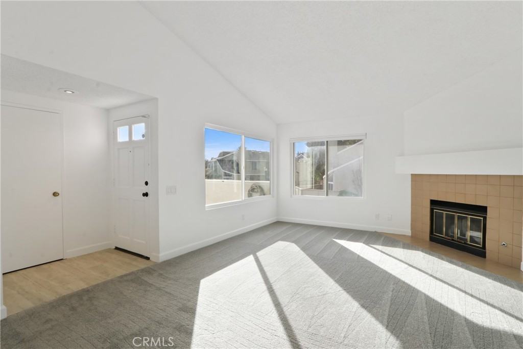 439 Deerfield Ave #439 - Photo 3 of 19