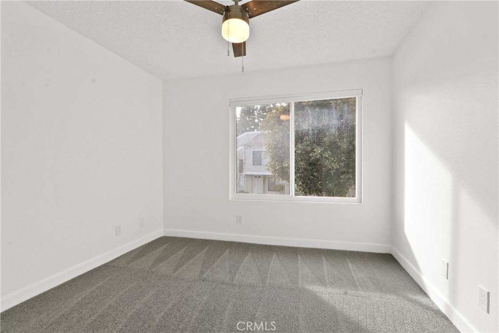 439 Deerfield Ave #439 - Photo 5 of 19