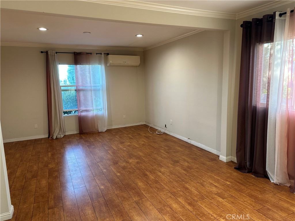 661 Ivy St #661 - Photo 3 of 14