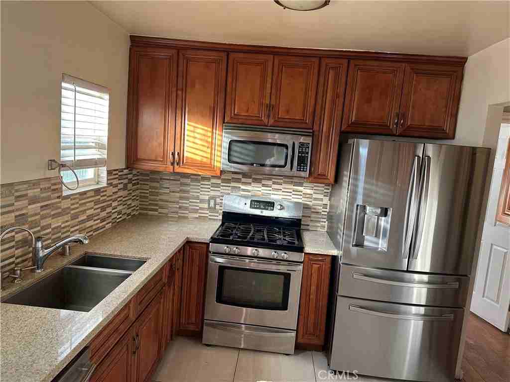 661 Ivy St #661 - Photo 7 of 14