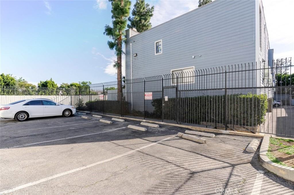 15113 Saticoy St #15113-16 - Photo 6 of 23