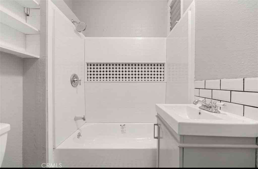 2121 James M Wood Blvd #2121-221 - Photo 4 of 25