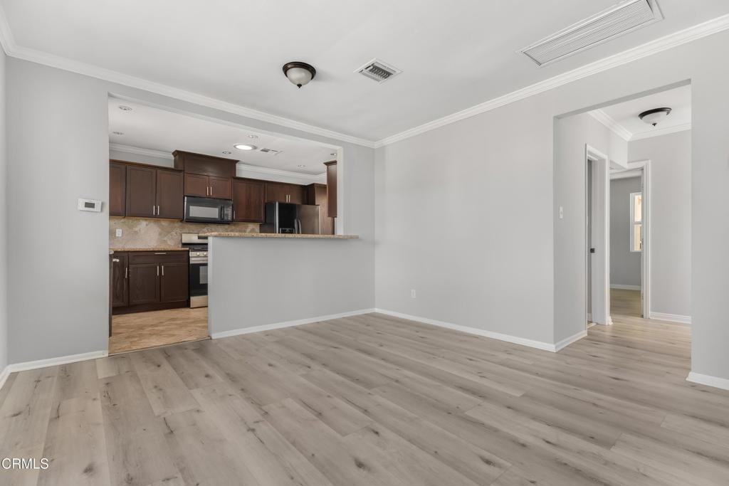 6254 Satsuma Ave #6254 - Photo 3 of 16