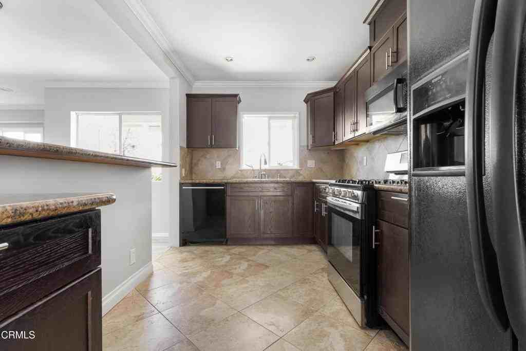 6254 Satsuma Ave #6254 - Photo 4 of 16