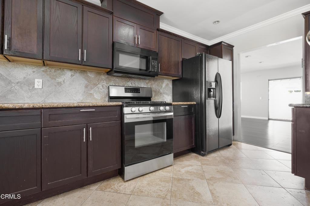 6254 Satsuma Ave #6254 - Photo 7 of 16