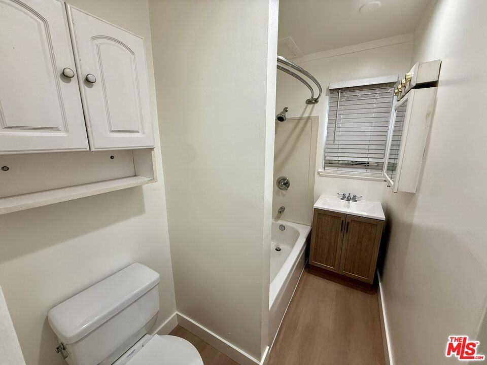 221 S Kenwood St #221-2 - Photo 6 of 8