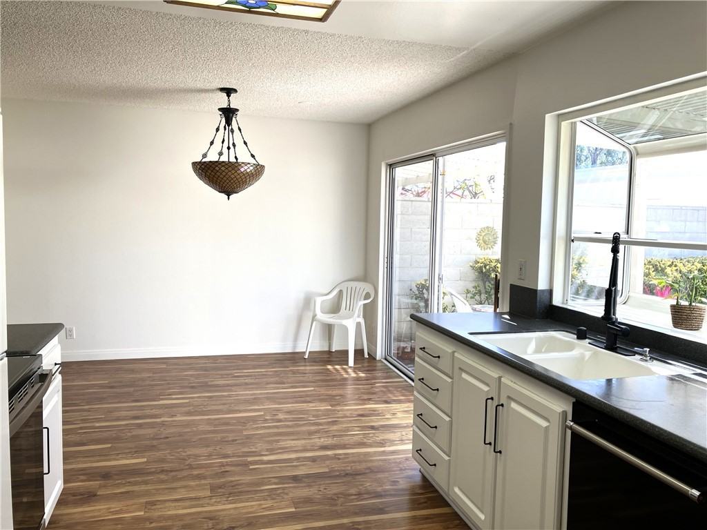 14296 Suffolk St #14296 - Photo 4 of 30