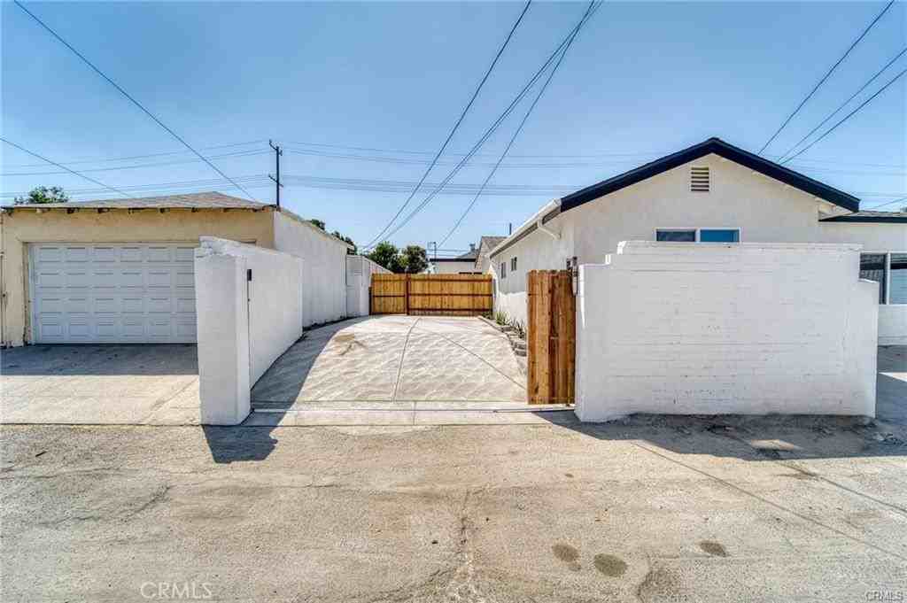 11443 Saticoy St #11443 - Photo 4 of 17