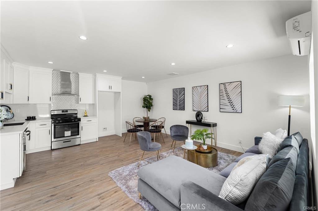 11443 Saticoy St #11443 - Photo 6 of 17