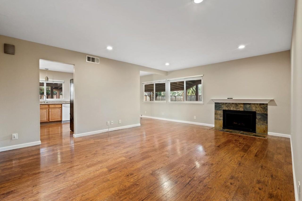 2695 Lyon Cir #2695 - Photo 4 of 29